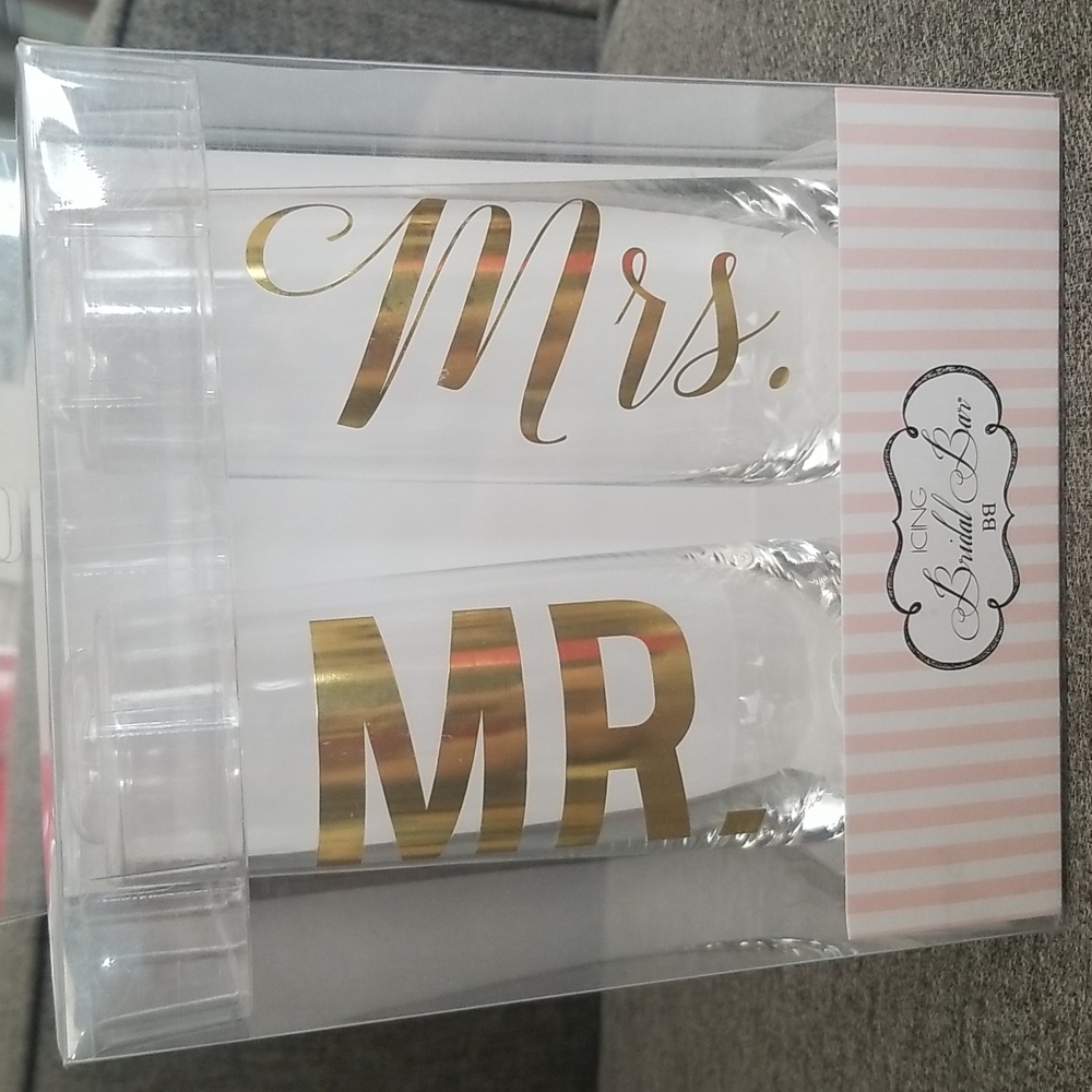 Mr and Mrs Glass Champagne Flute Set